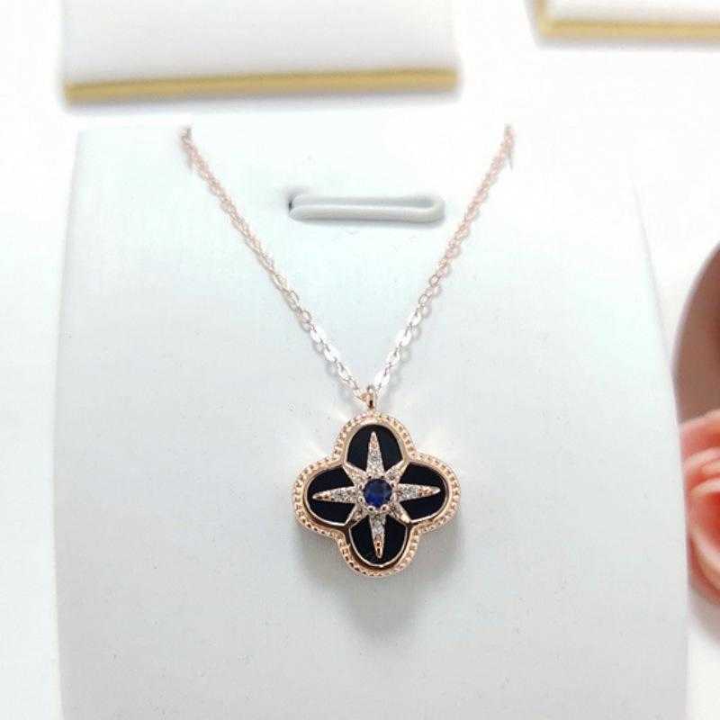 Van Clover Necklace Designer Clover Pendant Necklace Netflix S925 Sterling Silver Ladies Fashion Jewellery Gifts
Van Clover Necklace Designer Clover Pendant Necklace Netflix S925 Sterling Silver Ladies Fashion Jewellery Gifts