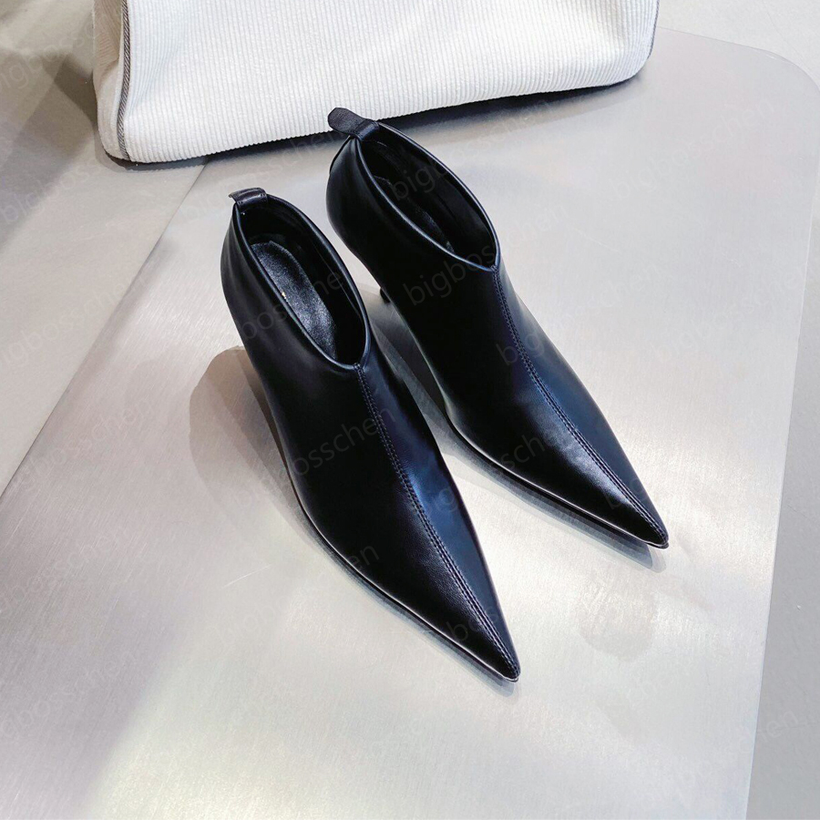 The Row Boots Luxury Designer Short Boots Women's Fashion Low Heel Pointed Toe and Nude Boots Black White Sheepskin Loafer Boots Office Career Dress Boots 35-40 with Box 
The Row Boots Luxury Designer Short Boots Women's Fashion Low Heel Pointed Toe and Nude Boots Black White Sheepskin Loafer Boots Office Career Dress Boots 35-40 with Box