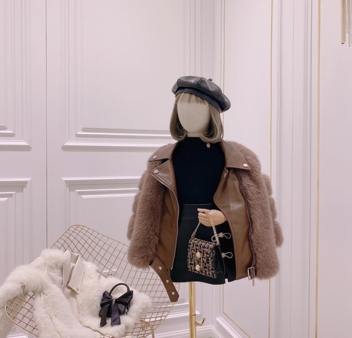 Winter New Kids Rabbit faux fur coat Girl lapel zipper Leather patchwork faux fur jacket children locomotive coat A49984727287, White
Winter New Kids Rabbit faux fur coat Girl lapel zipper Leather patchwork faux fur jacket children locomotive coat A49984727287, White