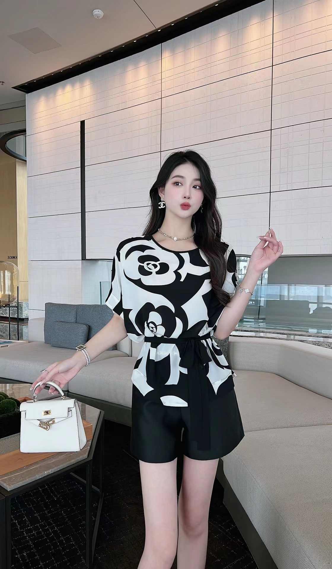 Super Quality Designer Classic and Minimalist Set Dresses fashionable and comfortable Clothing for Woman, Black
Super Quality Designer Classic and Minimalist Set Dresses fashionable and comfortable Clothing for Woman, Black