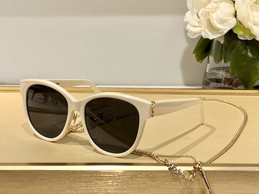 Fashionista Designer Get Retro Chic Protection Eyewear High Beauty Round Sunglasses LogoY Female Cycling Anti Light Glasses
Fashionista Designer Get Retro Chic Protection Eyewear High Beauty Round Sunglasses LogoY Female Cycling Anti Light Glasses