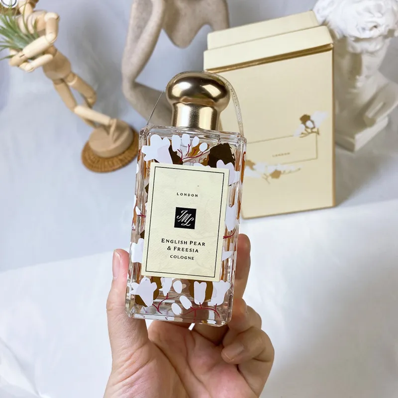 cologne Natural Car Air Freshener Perfume Newest sexy charming English Pear and Freesia Fragrance 100ml Lady for female and male Long-lastin
cologne Natural Car Air Freshener Perfume Newest sexy charming English Pear and Freesia Fragrance 100ml Lady for female and male Long-lastin