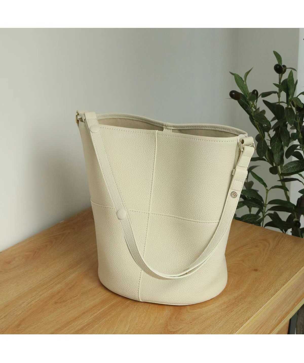 Top layer togo leather large capacity bucket bag new single shoulder leather tote bag for women, Ebony
Top layer togo leather large capacity bucket bag new single shoulder leather tote bag for women, Ebony
