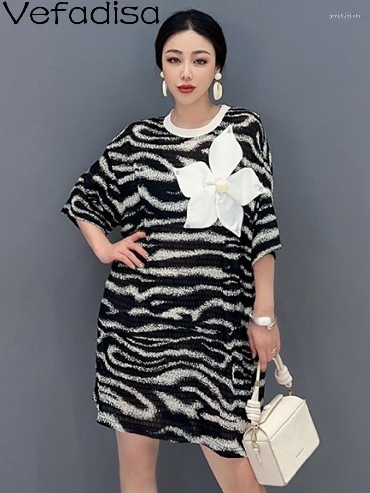 Casual Dresses Vefadisa 2023 Summer Women Loose T-shirt Dress Fashion Personalized Trendy Girl Flower Elegant Black Stripe ZY1554
Casual Dresses Vefadisa 2023 Summer Women Loose T-shirt Dress Fashion Personalized Trendy Girl Flower Elegant Black Stripe ZY1554