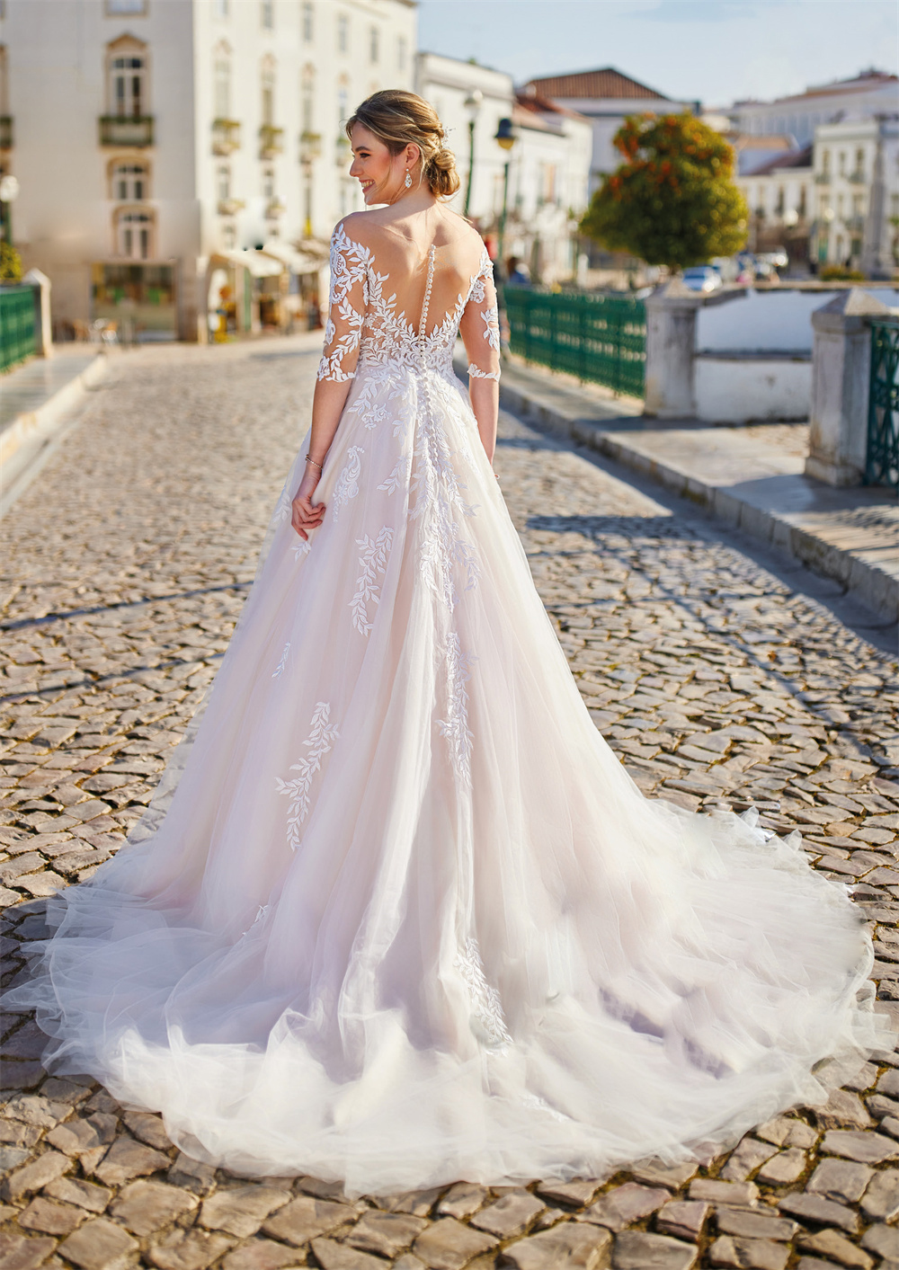 Illusion Scoop Half Sleeves Wedding Gown with Appliques Bridal Gown for Women Custom Made Robe De marie Garden Wedding Dress
