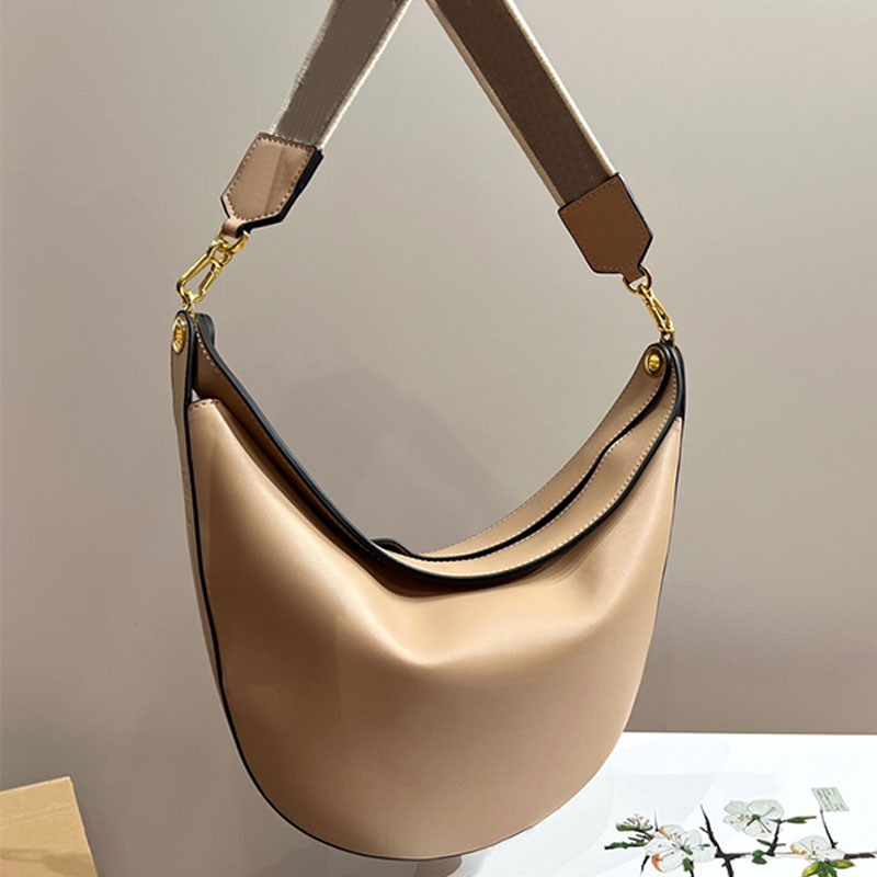 Big Luna Shoulder Bag Calfskin Genuine Leather Half Moon Hobo Bags Women Handbag Purse Fashion Letter Jacquard Strap Lady Totes Wallet
Big Luna Shoulder Bag Calfskin Genuine Leather Half Moon Hobo Bags Women Handbag Purse Fashion Letter Jacquard Strap Lady Totes Wallet