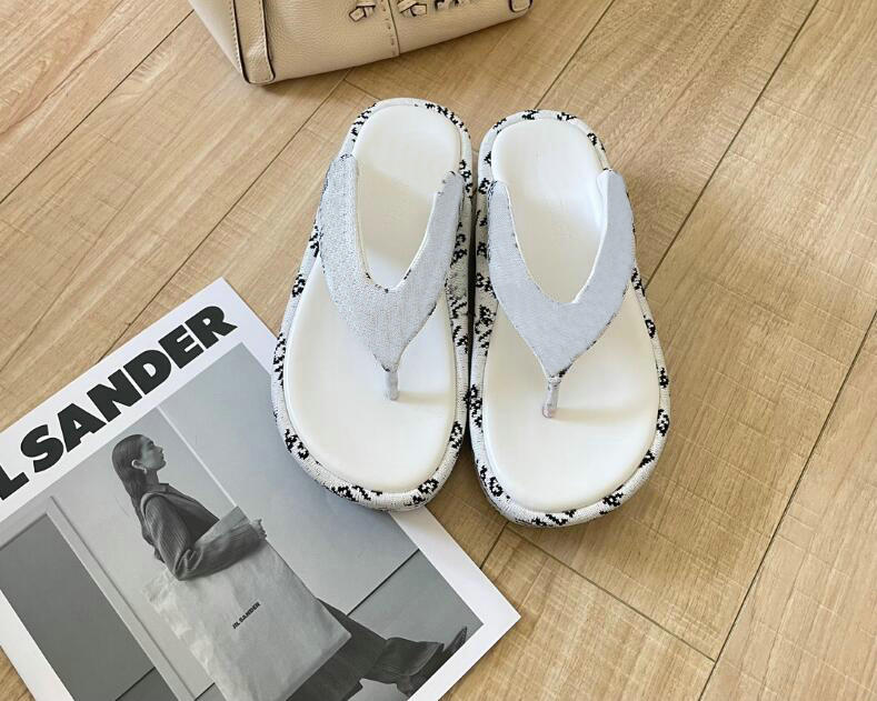 Designer woman canvas Slippers slipper fashion Gear bottoms Flip Flops women luxury sandals fashion causal flip flop shoe, Grey
Designer woman canvas Slippers slipper fashion Gear bottoms Flip Flops women luxury sandals fashion causal flip flop shoe, Grey