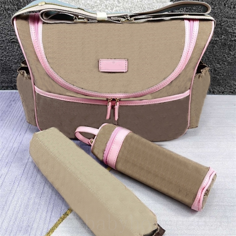 Luxury designer diaper bag black baby changing bag solid color zipper embossing pochettes simple crossbody mummy bag high quality 3psc XB049 C23, 10#
Luxury designer diaper bag black baby changing bag solid color zipper embossing pochettes simple crossbody mummy bag high quality 3psc XB049 C23, 10#