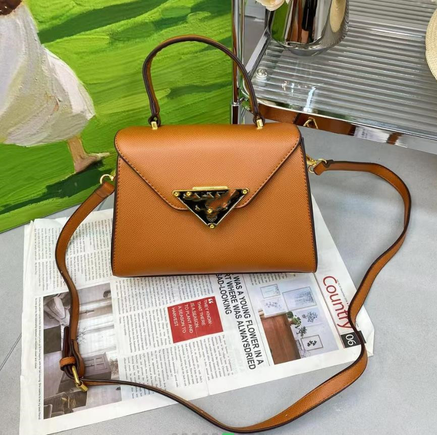 American triangle standard handbag bright face crossbody bag network red with casual Tote bag tide Quality, 21.5*10.5*16cm
American triangle standard handbag bright face crossbody bag network red with casual Tote bag tide Quality, 21.5*10.5*16cm