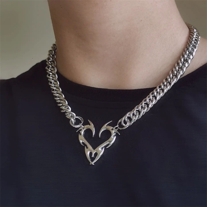 Pendant Necklaces Korean Fashion Punk Hollow Flame Love Heart for Men Women Minimalist Rock Choker Necklace Cool Y2k Jewelry 230630