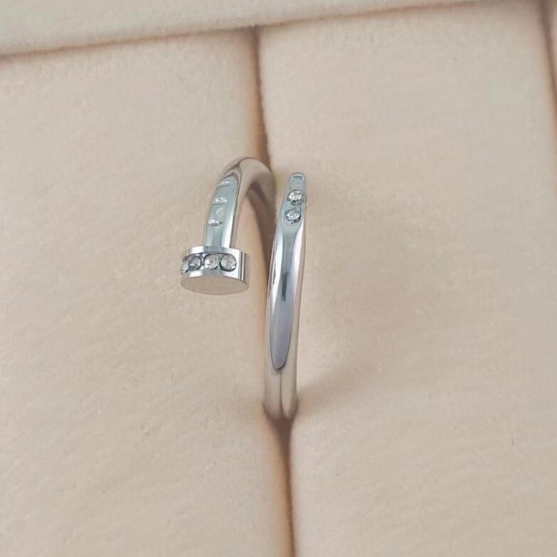 Luxurys nail ring mens ring rings designer Fashion Titanium Steel Engraved Letter Pattern designer ring engagement ring Size 5-11 rings for women wholesales
Luxurys nail ring mens ring rings designer Fashion Titanium Steel Engraved Letter Pattern designer ring engagement ring Size 5-11 rings for women wholesales