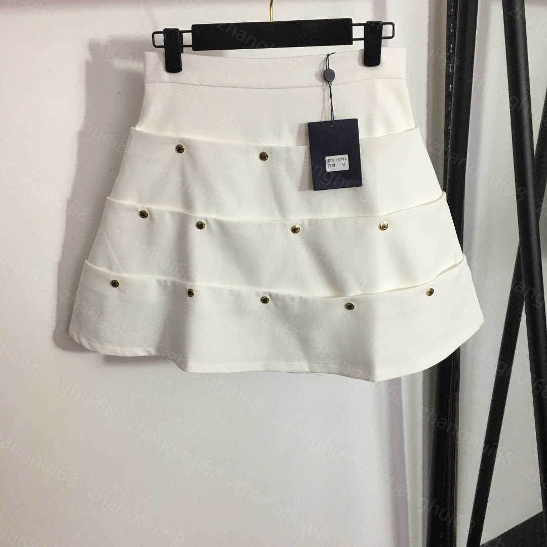 23ss womens designer clothing designer Skirts Layered rivet buttons embellish A-line high-waisted short skirt High quality women clothes
23ss womens designer clothing designer Skirts Layered rivet buttons embellish A-line high-waisted short skirt High quality women clothes