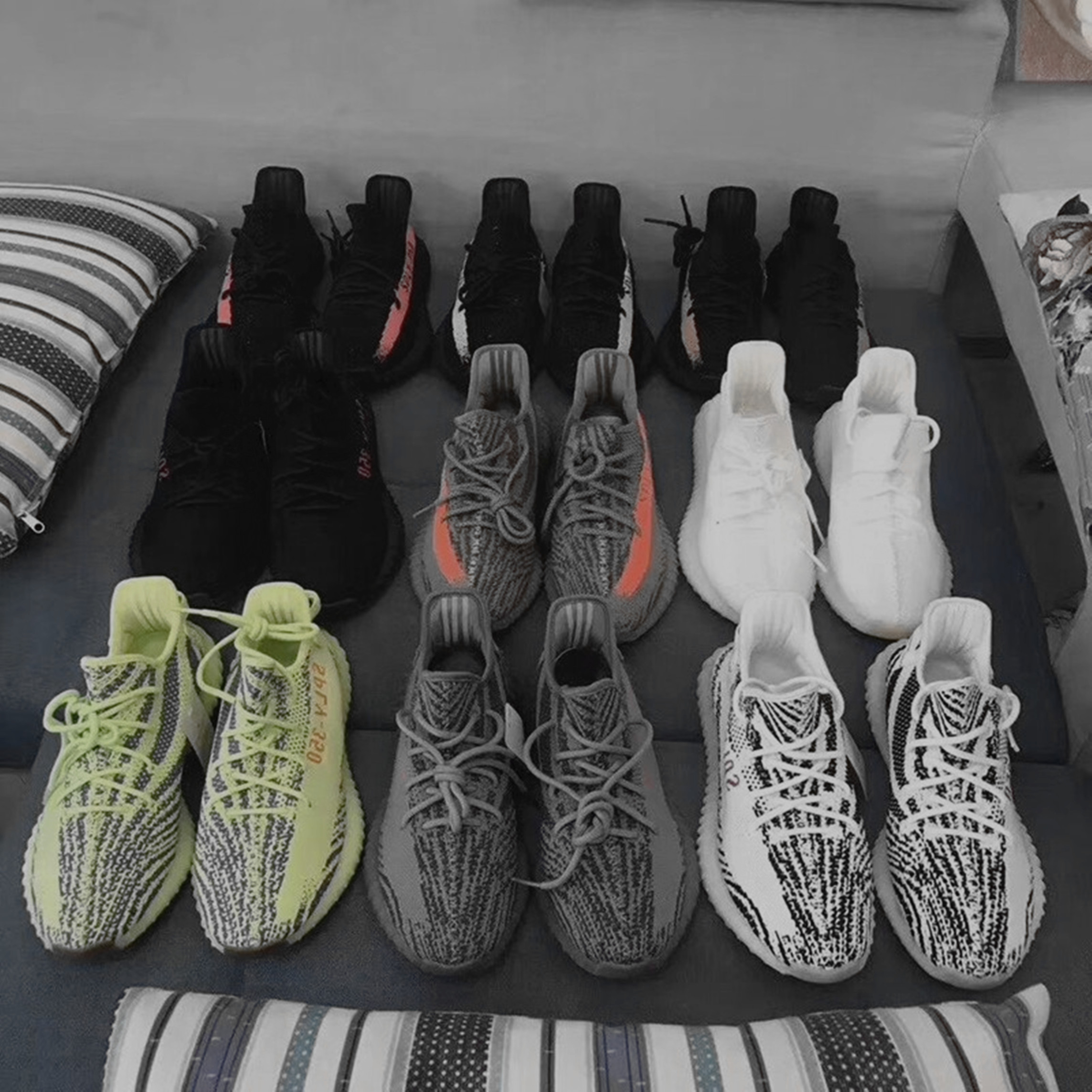 YEY yeezies Running Shoes for men women kanyes west 350 sneakers v2 designer shoes Bred Bone Dazzling Blue Cream Beluga Reflective Zebra Cinder sports mens trainers
YEY yeezies Running Shoes for men women kanyes west 350 sneakers v2 designer shoes Bred Bone Dazzling Blue Cream Beluga Reflective Zebra Cinder sports mens trainers