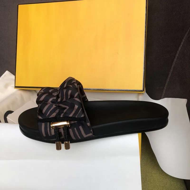 22023 Luxury designer women's sandals Satin lettering folding flower classic fashion casual shoes Beach flats sandals platform casual shoes
22023 Luxury designer women's sandals Satin lettering folding flower classic fashion casual shoes Beach flats sandals platform casual shoes