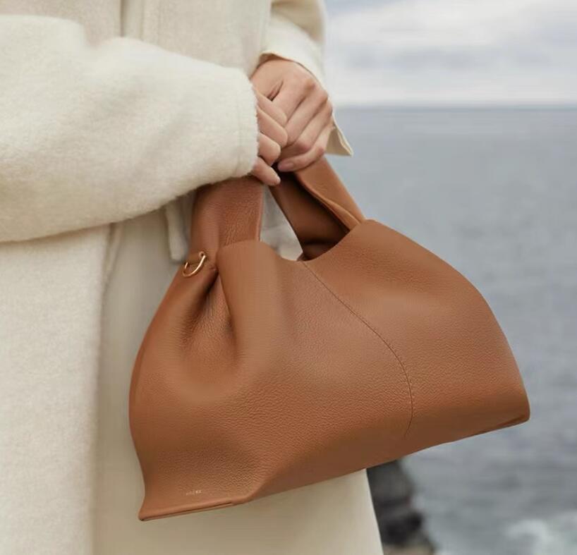 Polene lunch bag Luxury evening bags Series Personalized Bento pl SPECIAL Item Trend Shoulder Messenger Small Bags 24x14cm
Polene lunch bag Luxury evening bags Series Personalized Bento pl SPECIAL Item Trend Shoulder Messenger Small Bags 24x14cm