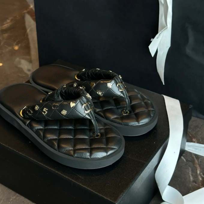 Free Delivery Women Sandals 2023 Designer casual slippers new outer¡CHANELS¡wear printed C buckle flat sandals indoor and outdoor shoes hook & loop, 16
Free Delivery Women Sandals 2023 Designer casual slippers new outer¡CHANELS¡wear printed C buckle flat sandals indoor and outdoor shoes hook & loop, 16