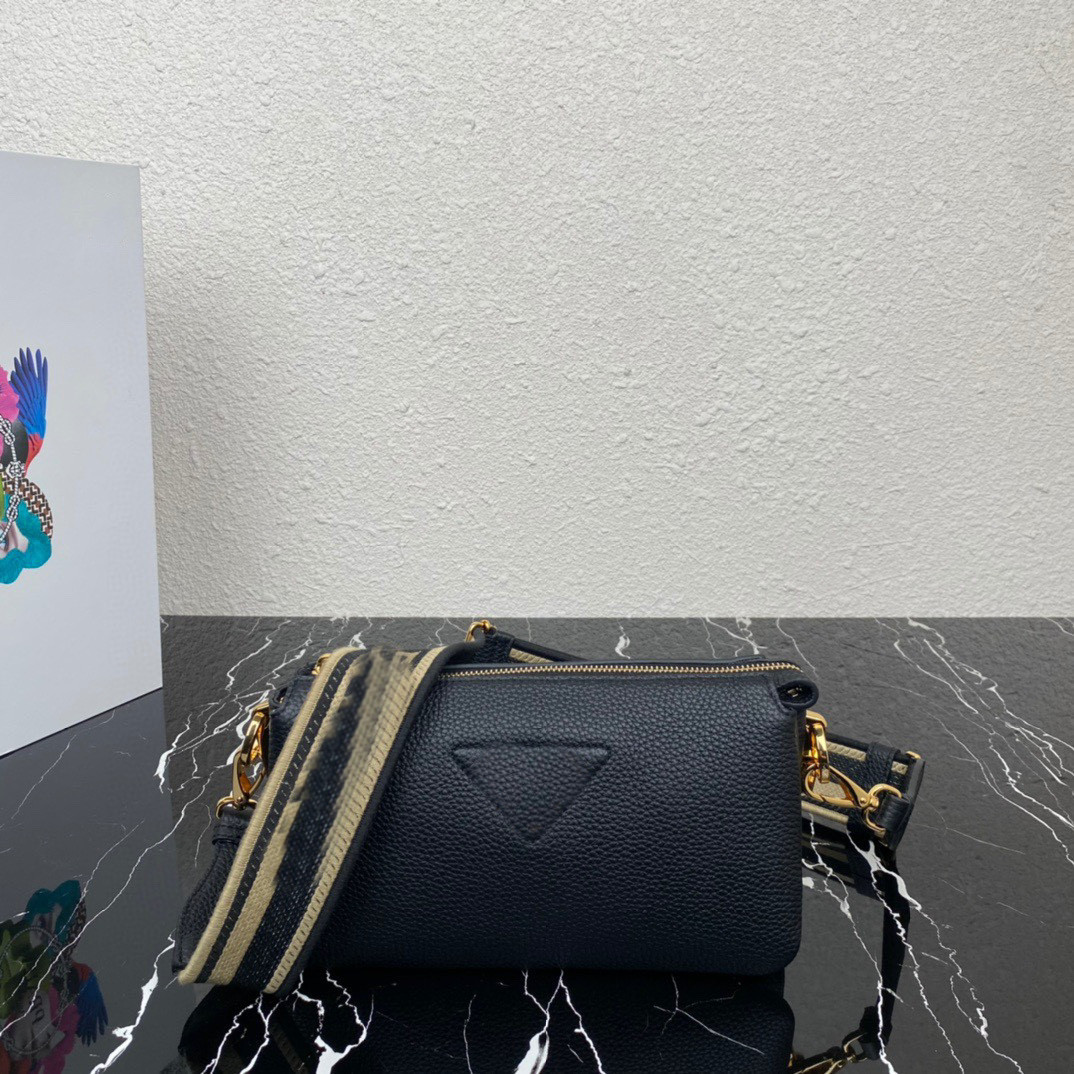 2023 New women's crossbody bag high-end quality shoulder bag with deerskin grain cowhide layer versatile with large capacity space feel super soft 1BH194
2023 New women's crossbody bag high-end quality shoulder bag with deerskin grain cowhide layer versatile with large capacity space feel super soft 1BH194