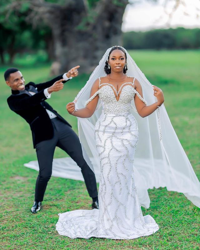 2023 Oct Arabic Aso Ebi Plus Size Mermaid White Wedding Dress Crystals Pearls Luxurious Bridal Gowns Dresses ZJ54