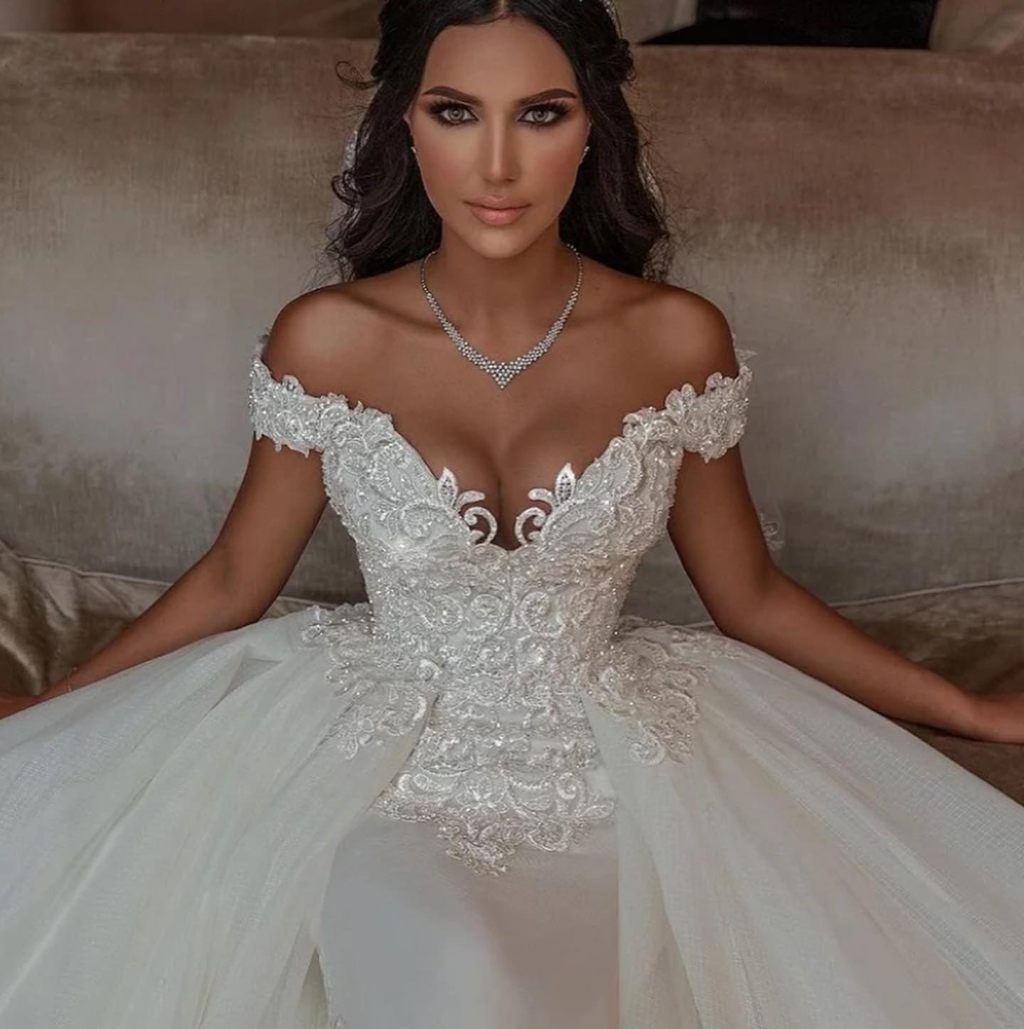 Glamorous A e Lace Dresses Off Shoulder Overskirts Embroidery Wedding Dress Sweep Train Ruffle robe de mariee bridal gowns