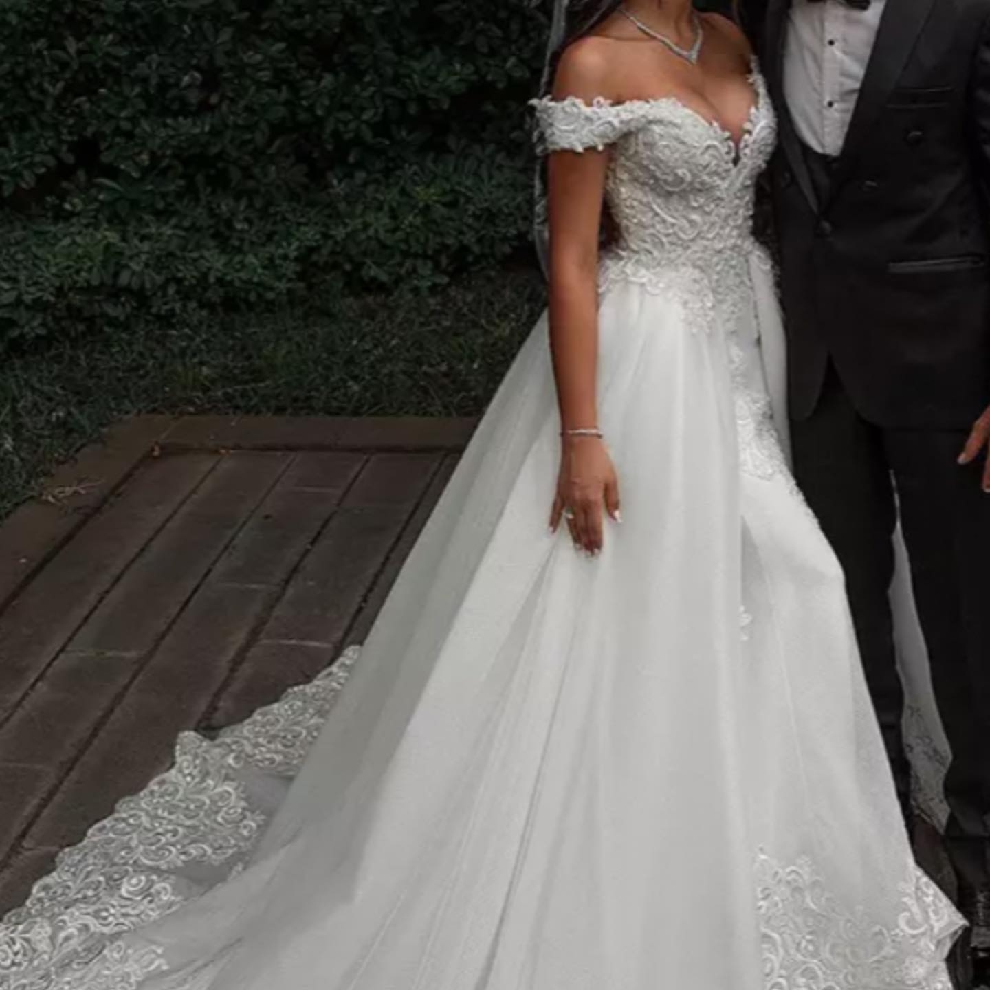 Glamorous A e Lace Dresses Off Shoulder Overskirts Embroidery Wedding Dress Sweep Train Ruffle robe de mariee bridal gowns