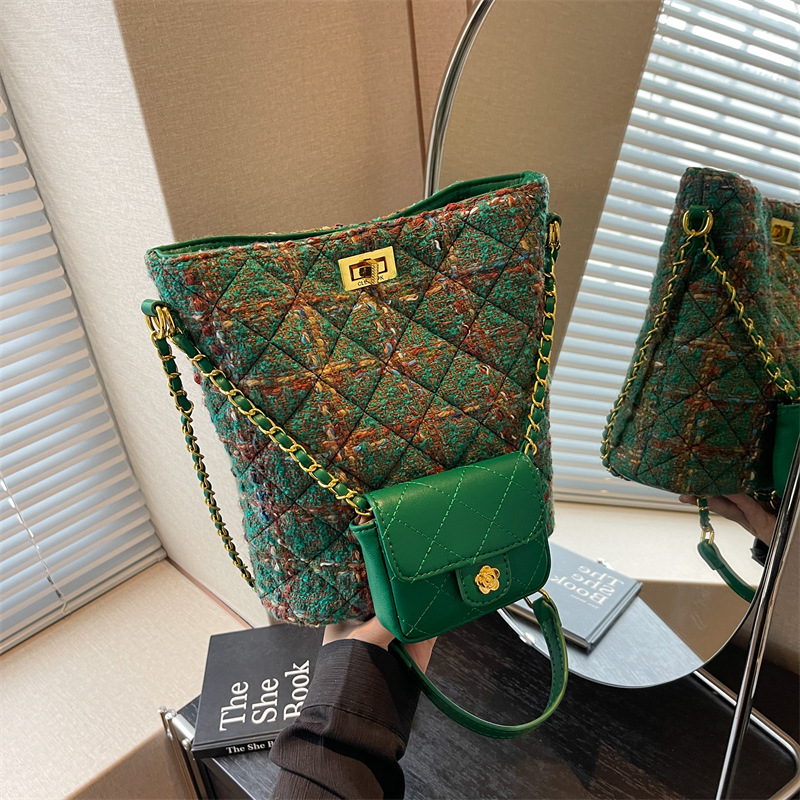 Factory wholesale shoulder bags 4 colors winter popular woolen chain bag classic sewing plaid backpack sweet little fresh plug-in coin purse fashion handbag 9662#