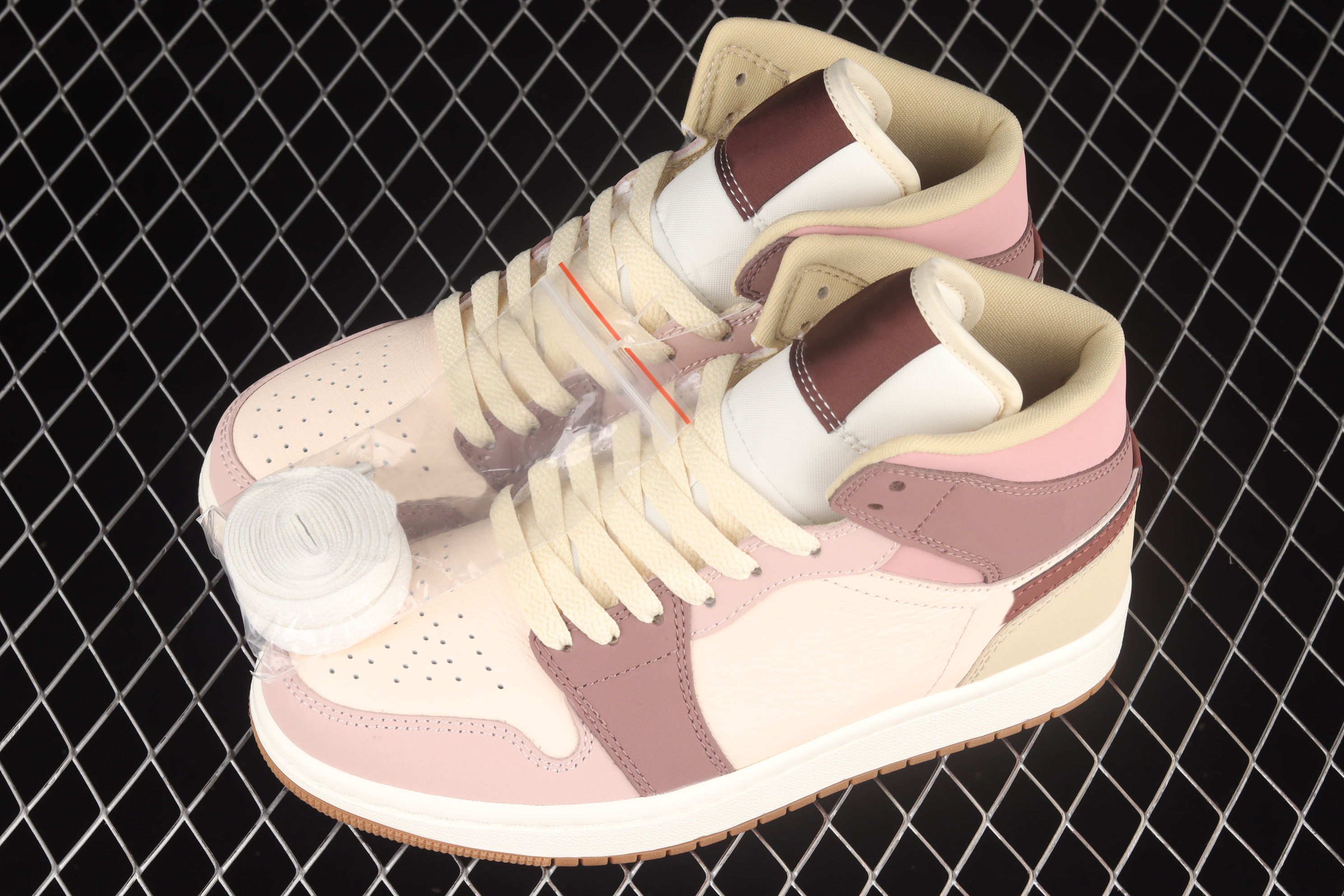 2023 Top Quality 48Color 1 Mid Fashion shoes Men Women Sneakers Trainers Size 36-46 ASH