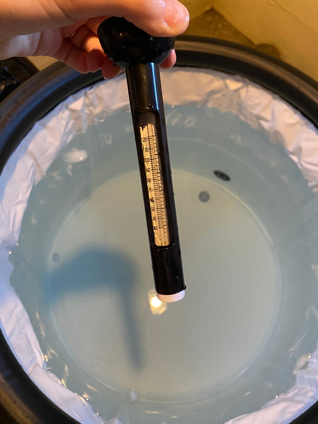 The Ice Pod Black poles ice bath nylon fabric thick PVC high quality material made ice pod insulated bath bucket
