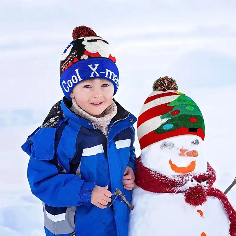 Beanie Skull Caps LED Knitted Christmas Beanies Hat with A Flash Light Up Sweater Santa Elk Patteren Cap Gift for Adult Kids Year Holiday Xmas 231005