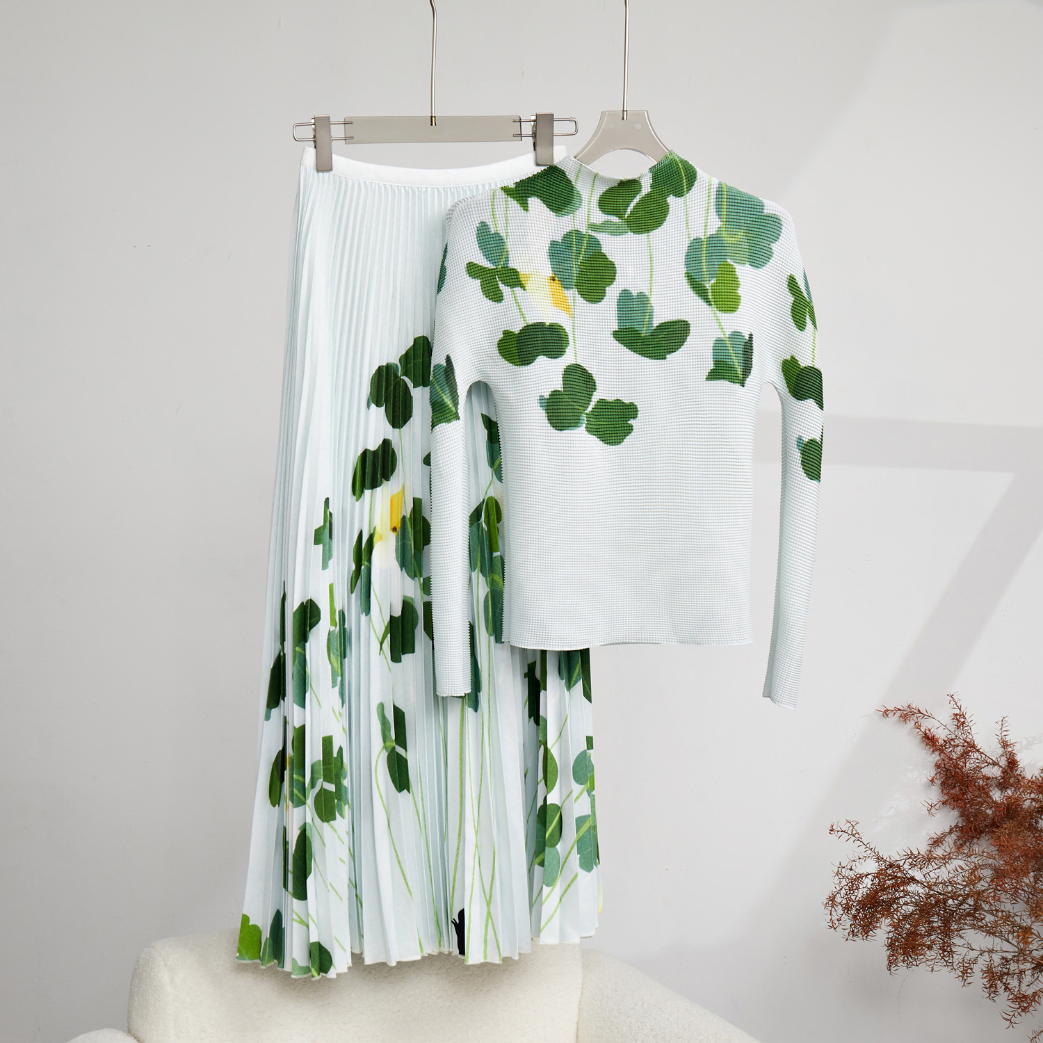 Two Piece Dress Elegant Fashion Printed Pleated 2 Pieces Set For Women Turtleneck Strethy Slim Tops With Elastic High Waist Mid Length Skirts 2024