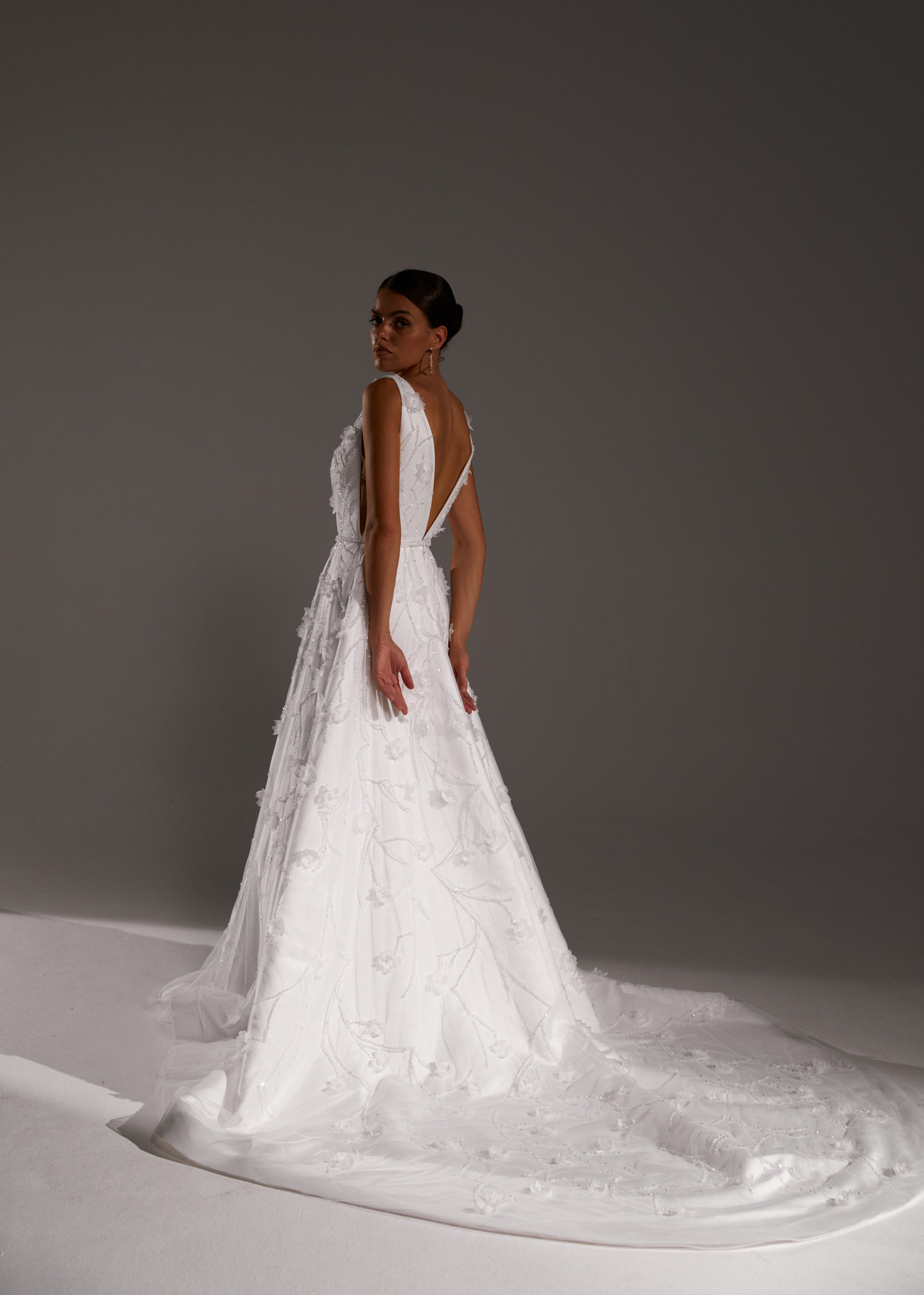 Haute Couture Gorgeous A Line Wedding Dress 3D Flowers Appliques Bridal Gowns Deep V Neck Sweep Train Bride Dressses