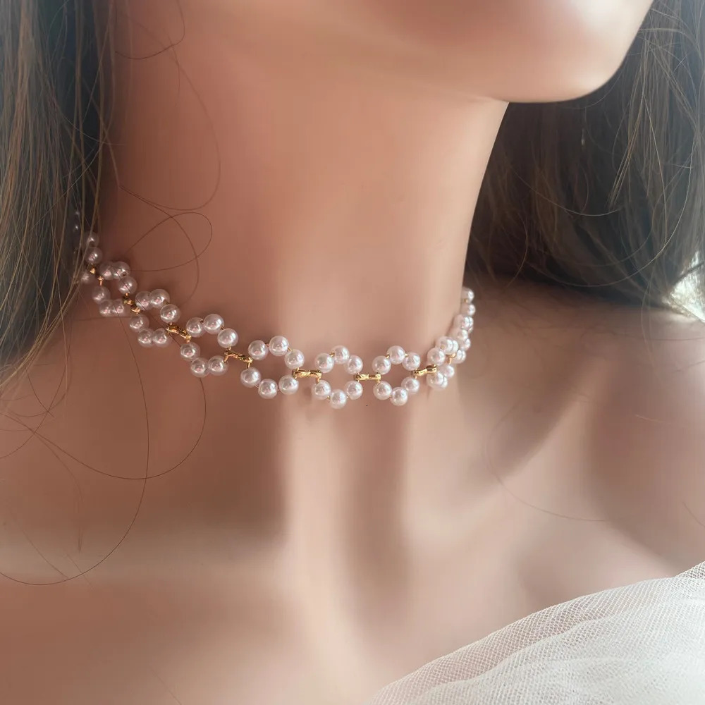 Chokers Elegant Flower Pearl Necklace Vintage Neck Chokers For Women Trend Beautiful Neck Chain Unusual Decorations Fashion Jewelry 231006
