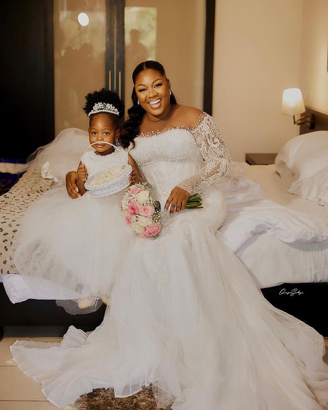 2023 Oct Arabic Aso Ebi Plus Size Mermaid White Wedding Dress Sequined Lace Beaded Bridal Gowns Dresses ZJ4044