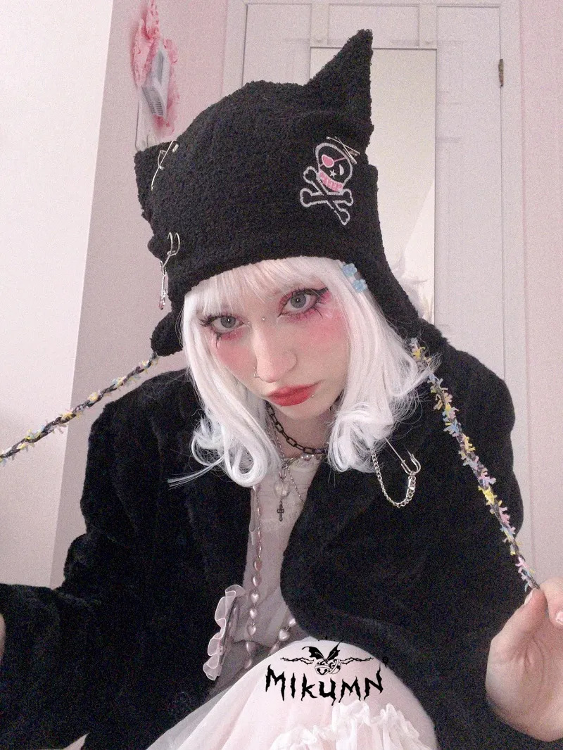 BeanieSkull Caps Mikumn Japanese Harajuku Kawaii Black White Skull Cat Ears Hats For Women Girl Winter Warm Lambswool Cute Beanie Caps 231006
