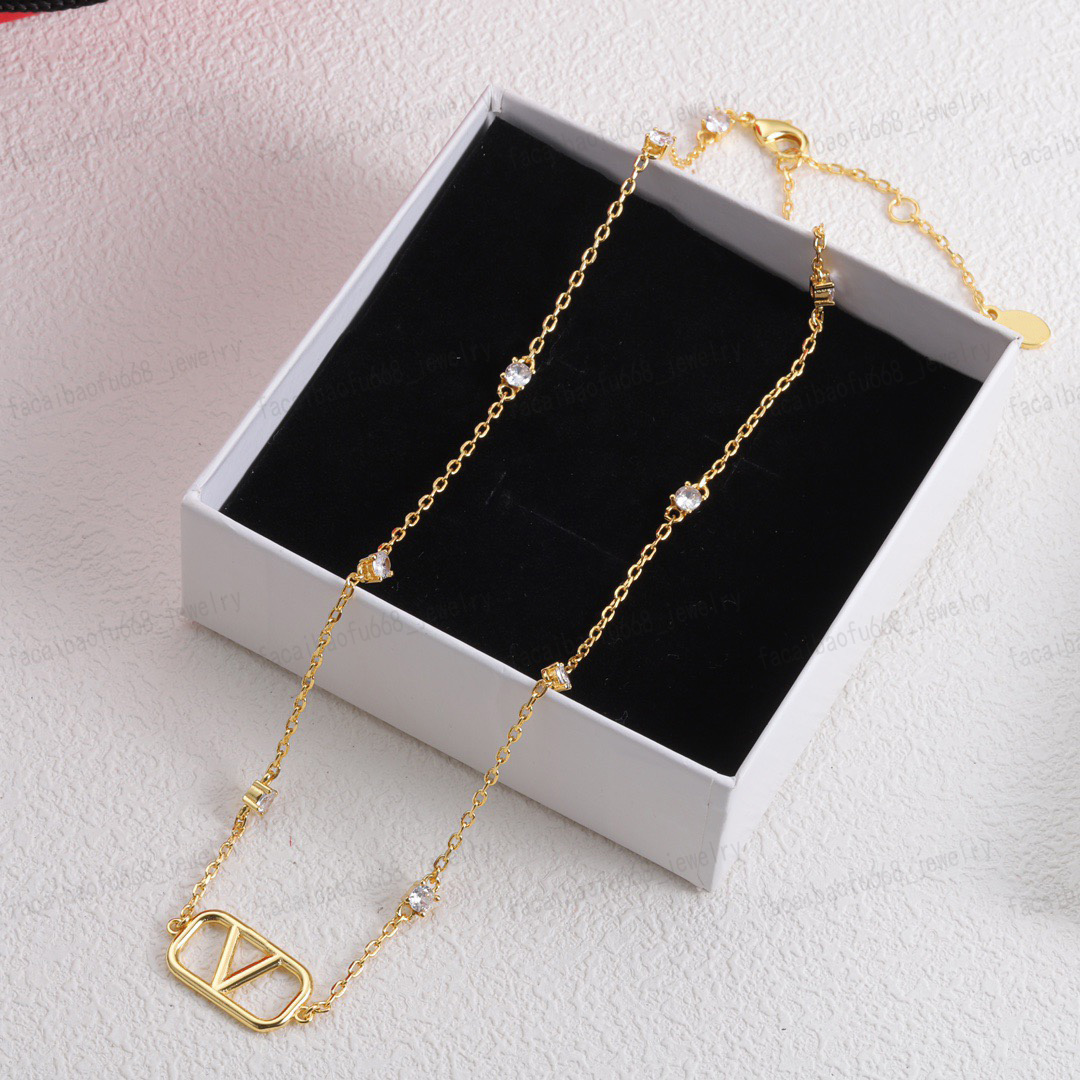 Designer Necklace Fashion Luxury Necklace High Quality Brass material Alphabet Crystal Designer Jewelry Women's Birthday Gift Valentine's Day Christmas