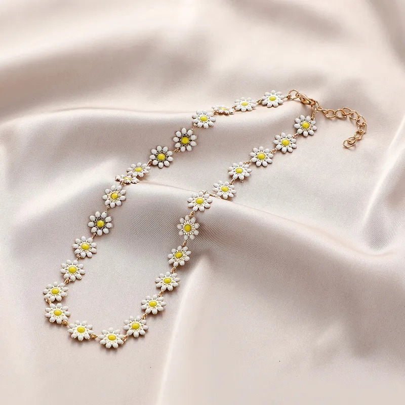 Chokers Flower Daisy Clavicle Chain Necklace for Women Girls Korean Style Sweet Short Choker Statement Wedding Bridal Jewelry Neck Chain 231006