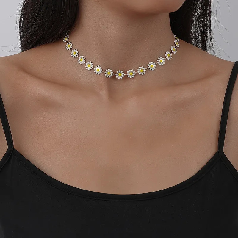 Chokers Flower Daisy Clavicle Chain Necklace for Women Girls Korean Style Sweet Short Choker Statement Wedding Bridal Jewelry Neck Chain 231006