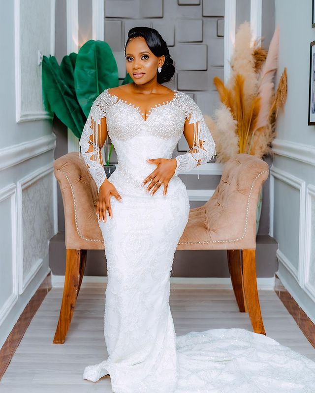 2025 Oct Arabic Aso Ebi Plus Size Mermaid White Wedding Dress For Bride Beaded Crystals Satin Sequined Lace Bridal Gowns Dresses