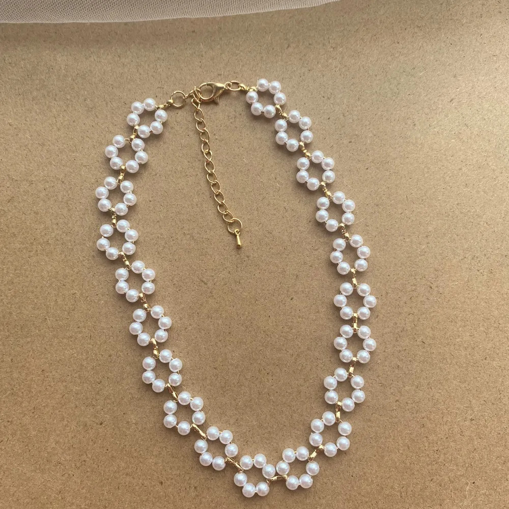 Chokers Elegant Flower Pearl Necklace Vintage Neck Chokers For Women Trend Beautiful Neck Chain Unusual Decorations Fashion Jewelry 231006