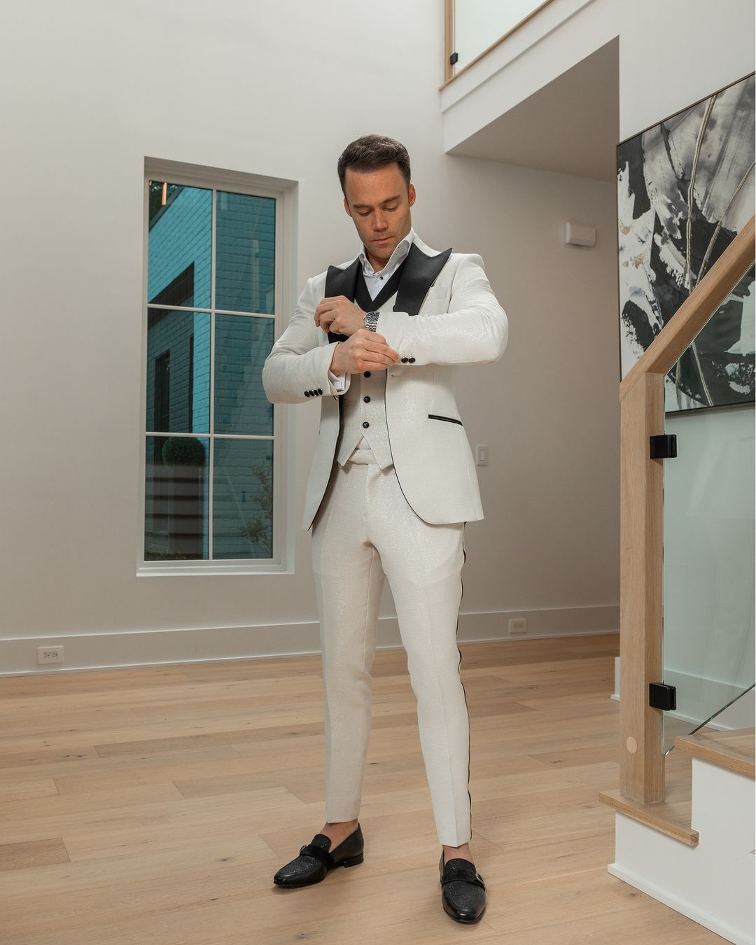 Fashion Sequined Men Wedding Tuxedos Black Peaked Lapel Groom Tailored Party Prom Coat Business Wear Outfit 3 Pieces