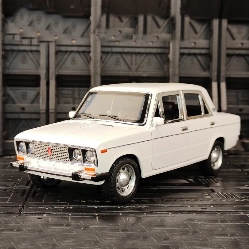 Diecast Model car 1 24 LADA Classic Car Alloy Car Model Diecast Simulation Metal Toy Vehicle Pull Back Car Sound Light Collection Kids Gifts 231005