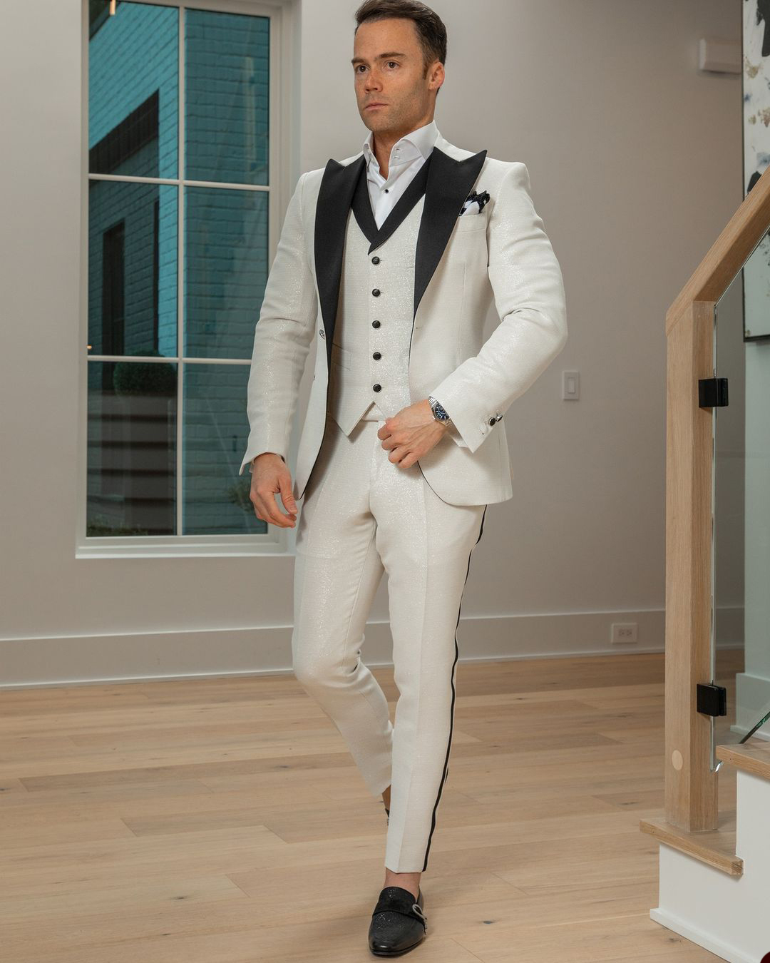 Fashion Sequined Men Wedding Tuxedos Black Peaked Lapel Groom Tailored Party Prom Coat Business Wear Outfit 3 Pieces