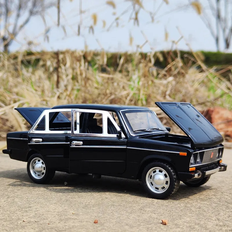 Diecast Model car 1 24 LADA Classic Car Alloy Car Model Diecast Simulation Metal Toy Vehicle Pull Back Car Sound Light Collection Kids Gifts 231005