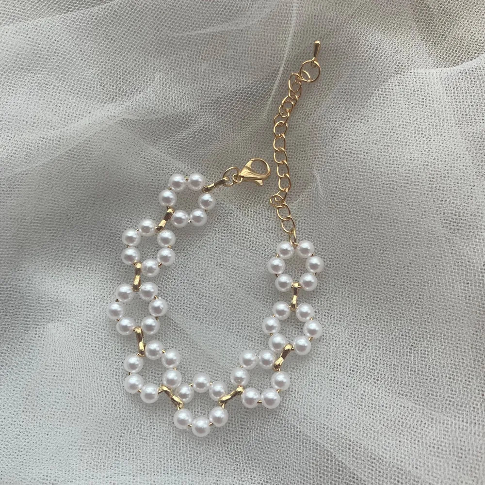 Chokers Elegant Flower Pearl Necklace Vintage Neck Chokers For Women Trend Beautiful Neck Chain Unusual Decorations Fashion Jewelry 231006