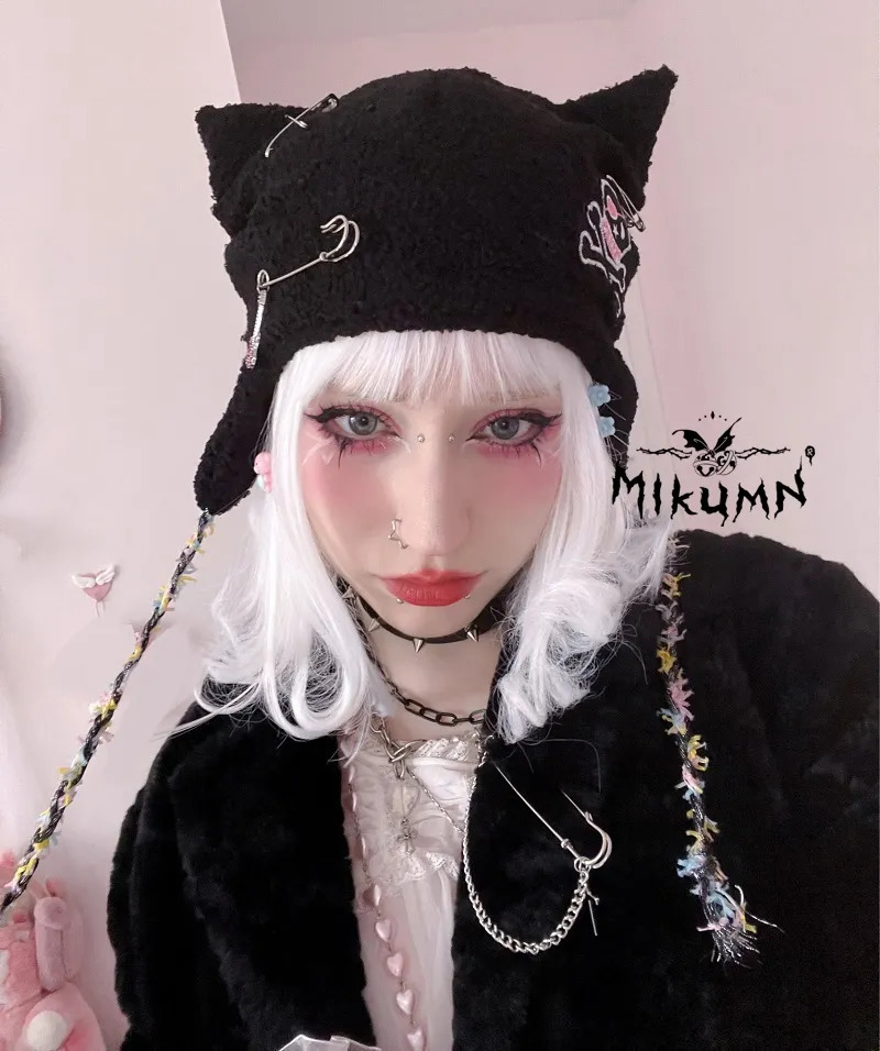 BeanieSkull Caps Mikumn Japanese Harajuku Kawaii Black White Skull Cat Ears Hats For Women Girl Winter Warm Lambswool Cute Beanie Caps 231006