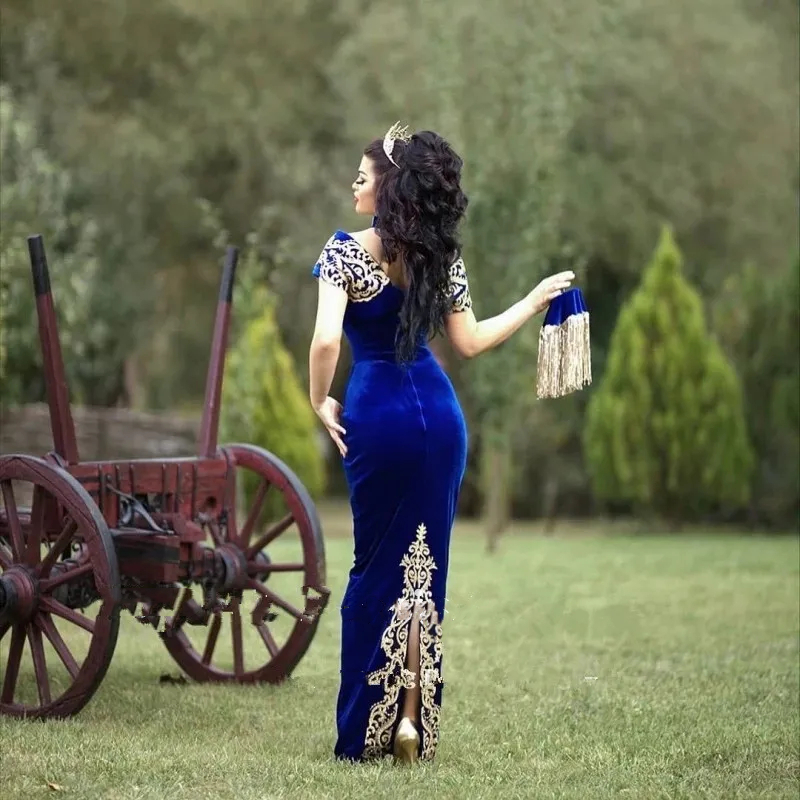 Arabic Turkey Velvet Evening Dresses Off The Shoulder V-Neck Royal Blue Long Celebrity Party Formal Dress For Women 2023 Golden Lace Appliques Sheath 