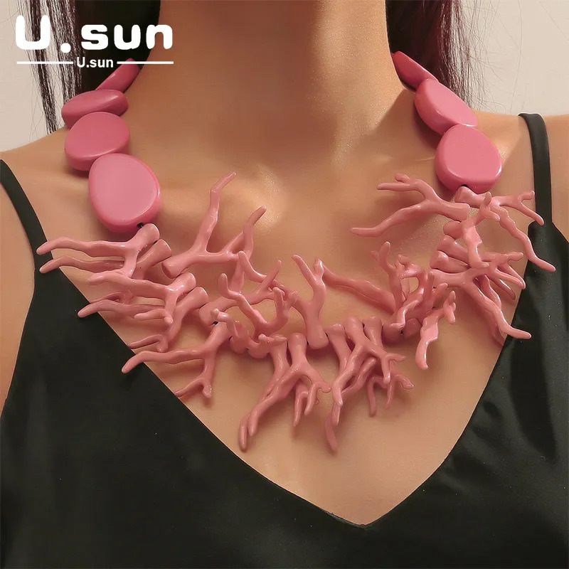 Chokers European US Creative Exaggerated Antler Chain Necklace for Women Round Beaded Resin Necklace Fashion Party Punk Jewelry Gifts 231006