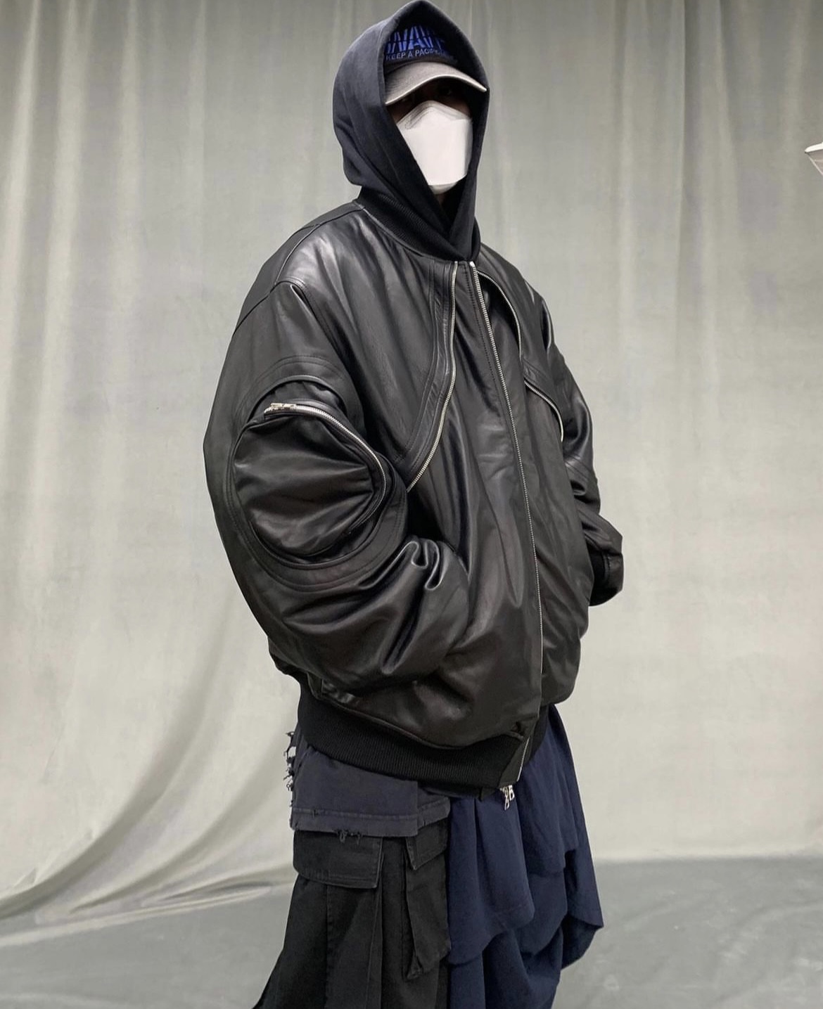 Fashion Brand Far.ARCHIVE Men Tops Loose Fitting Leather Jacket with Trendy Round Arm Curved Zipper Casual Jacket