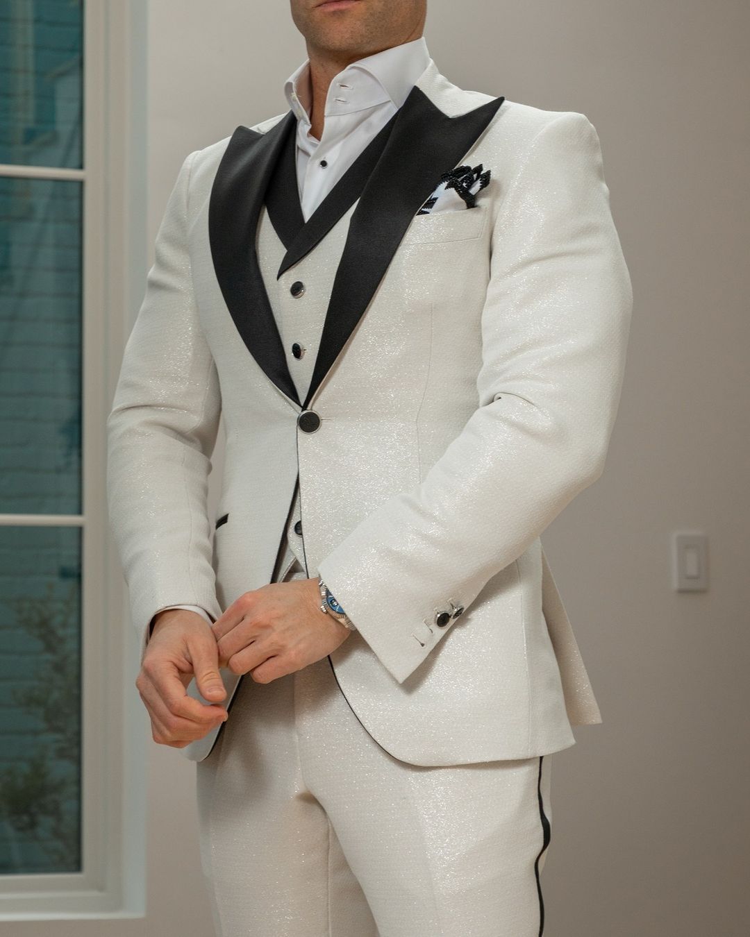 Fashion Sequined Men Wedding Tuxedos Black Peaked Lapel Groom Tailored Party Prom Coat Business Wear Outfit 3 Pieces