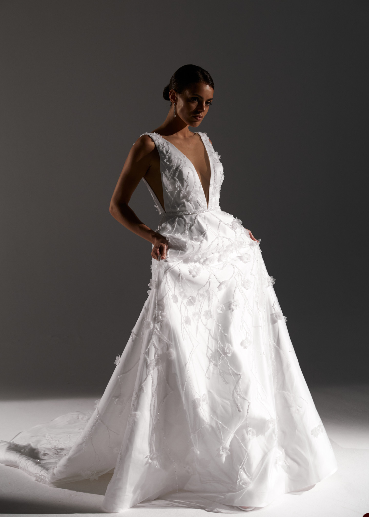 Haute Couture Gorgeous A Line Wedding Dress 3D Flowers Appliques Bridal Gowns Deep V Neck Sweep Train Bride Dressses