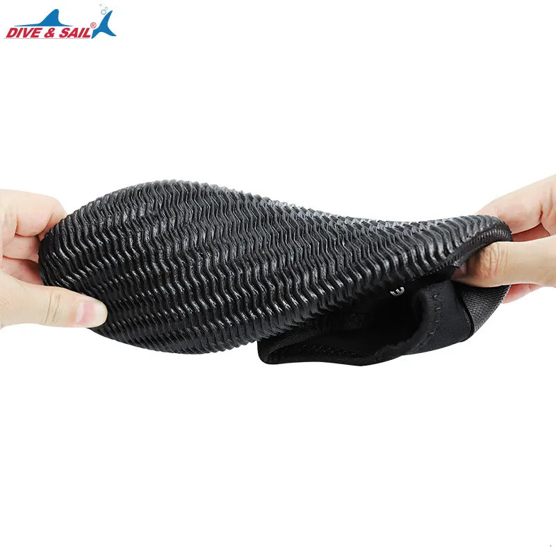 Water Shoes 3MM Neoprene Scuba Diving Boots Water Shoes Vulcanization Winter Cold Proof High Upper Warm Fins Spearfishing Shoes 231006